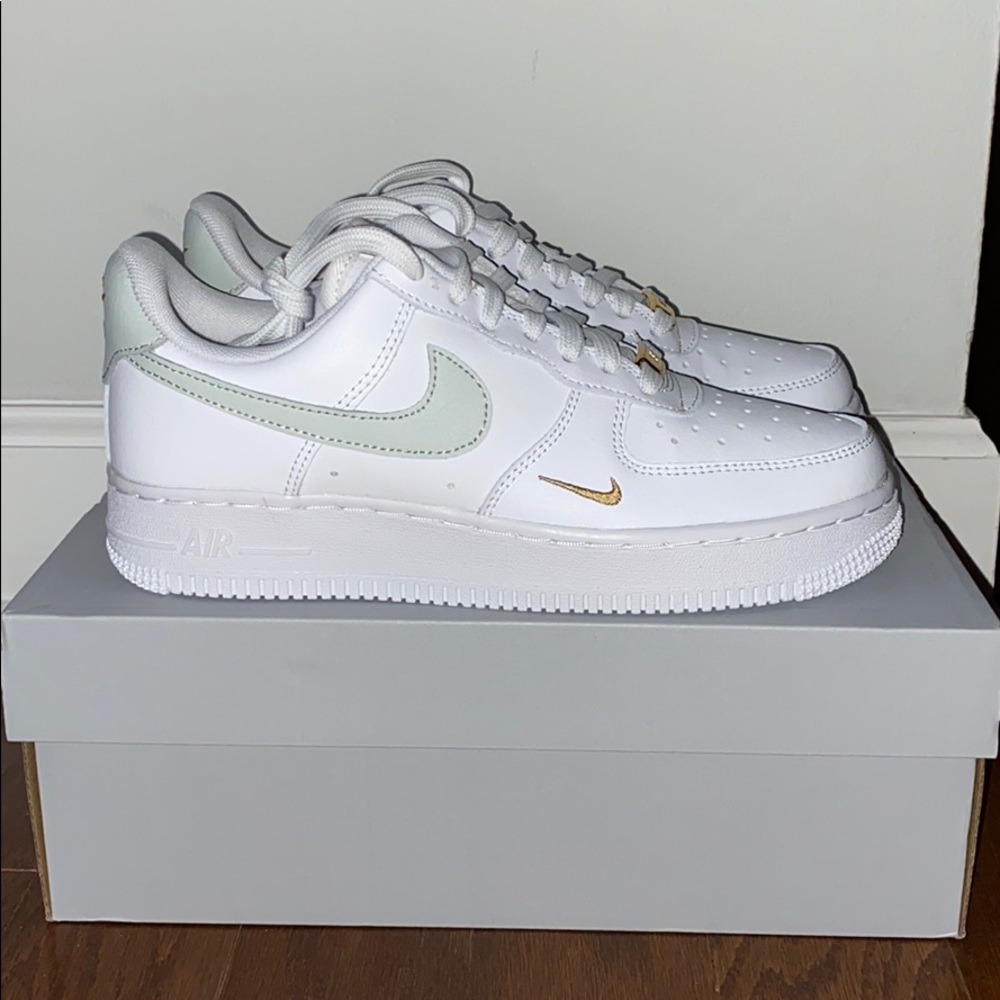 Wmns Air Force 1 ‘White light Silver’